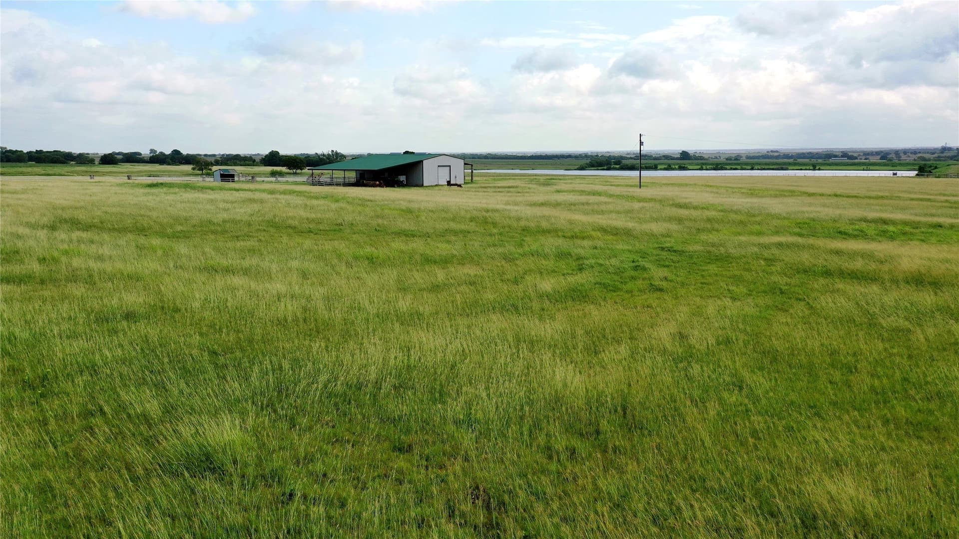 208.75 acres in Hill County - photo 2