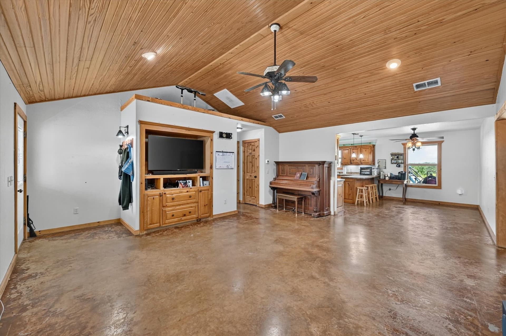 18.01 acres in Ellis County - photo 5