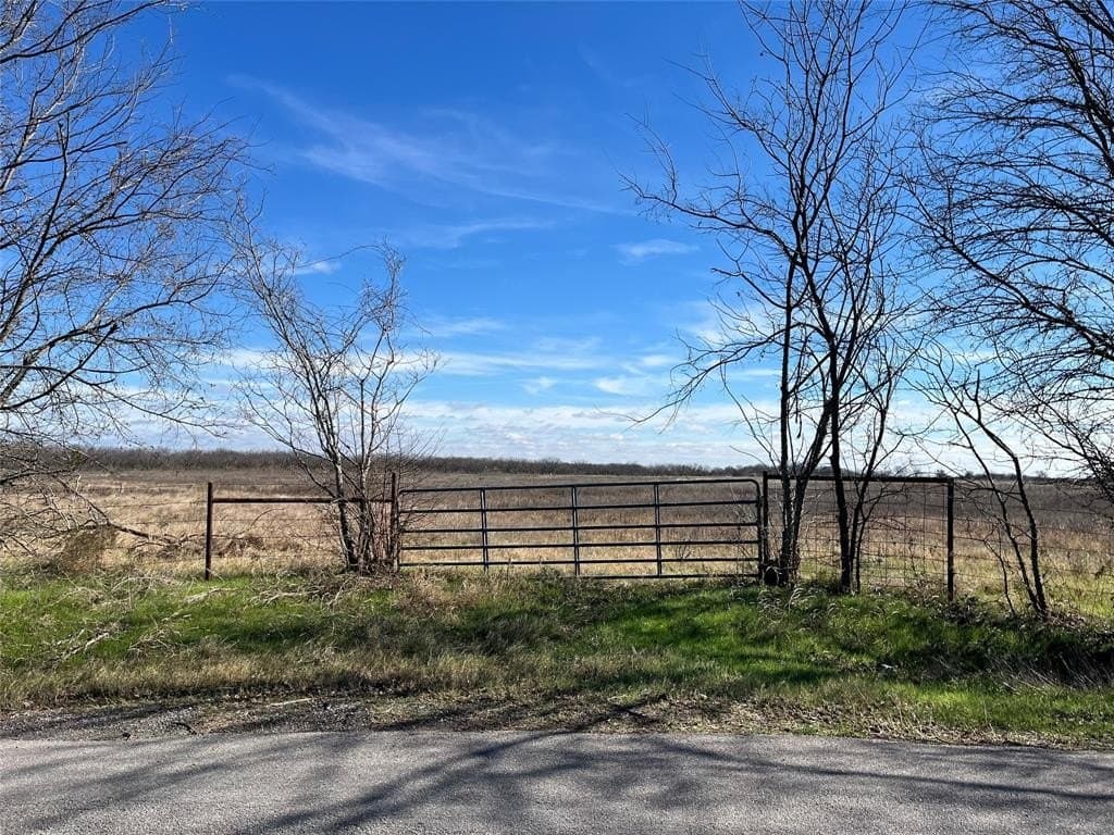 10 acres in Navarro County