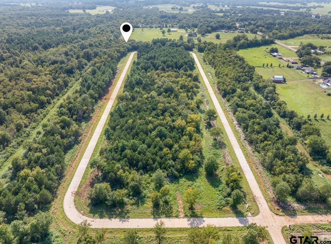 0.64 acres in Smith County - photo 13