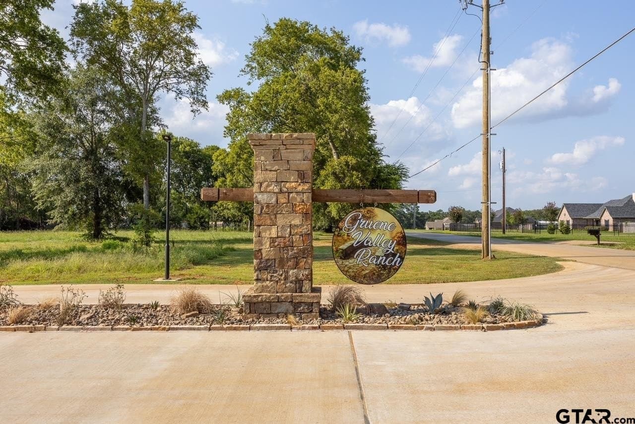 0.64 acres in Smith County