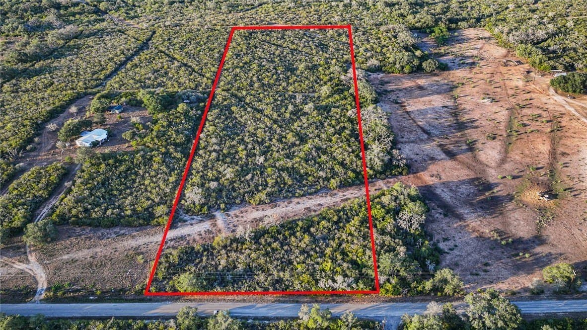 7.96 acres in Bee County