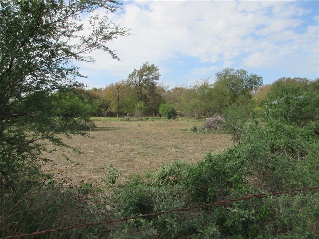 3.3 acres in Falls County - photo 2
