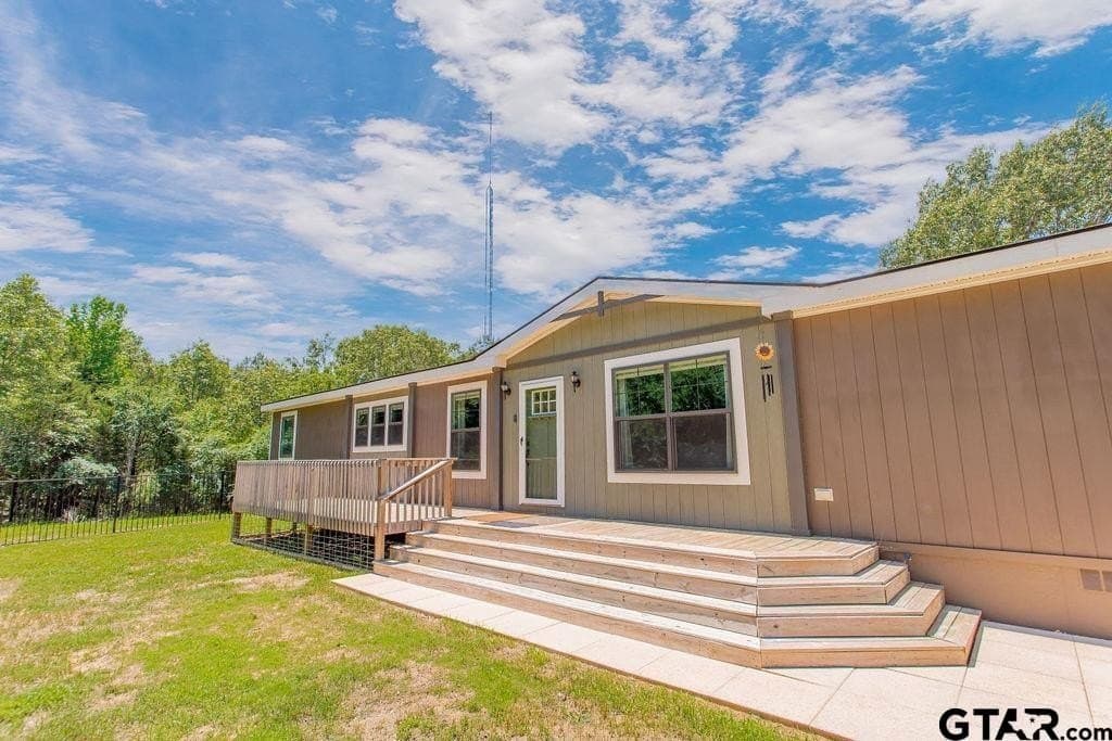 10 acres in Smith County gallery image 2