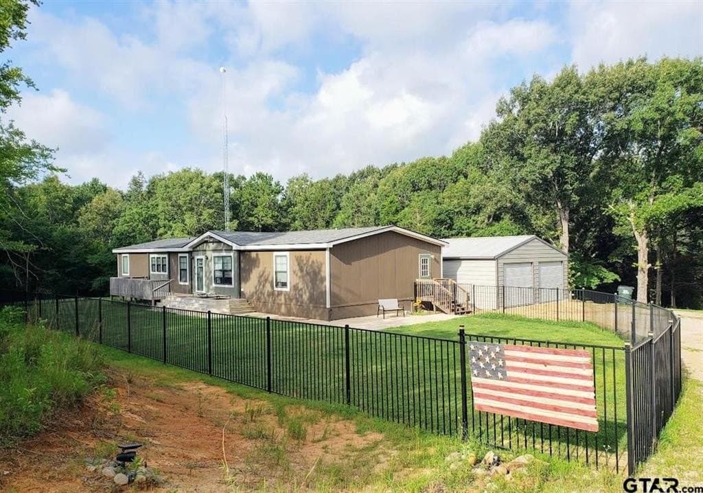 10 acres in Smith County