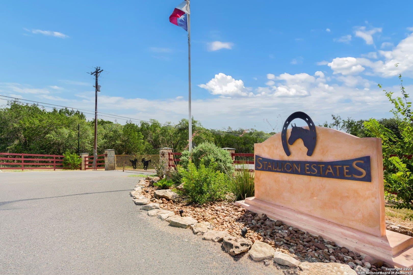 3.9 acres in Blanco County gallery image 2