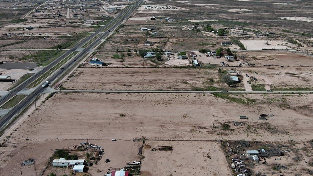 1 acres in Crane County gallery image 4
