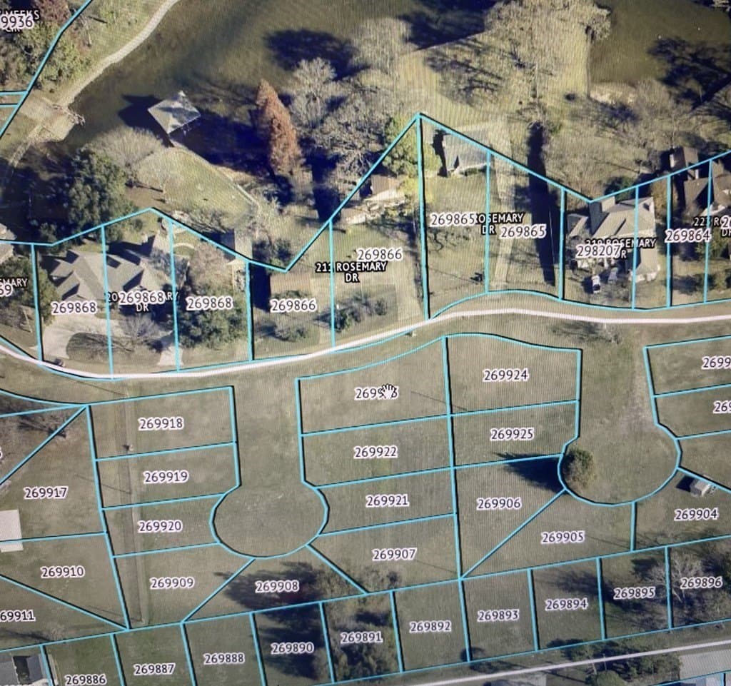 0.17 acres in Henderson County - photo 3