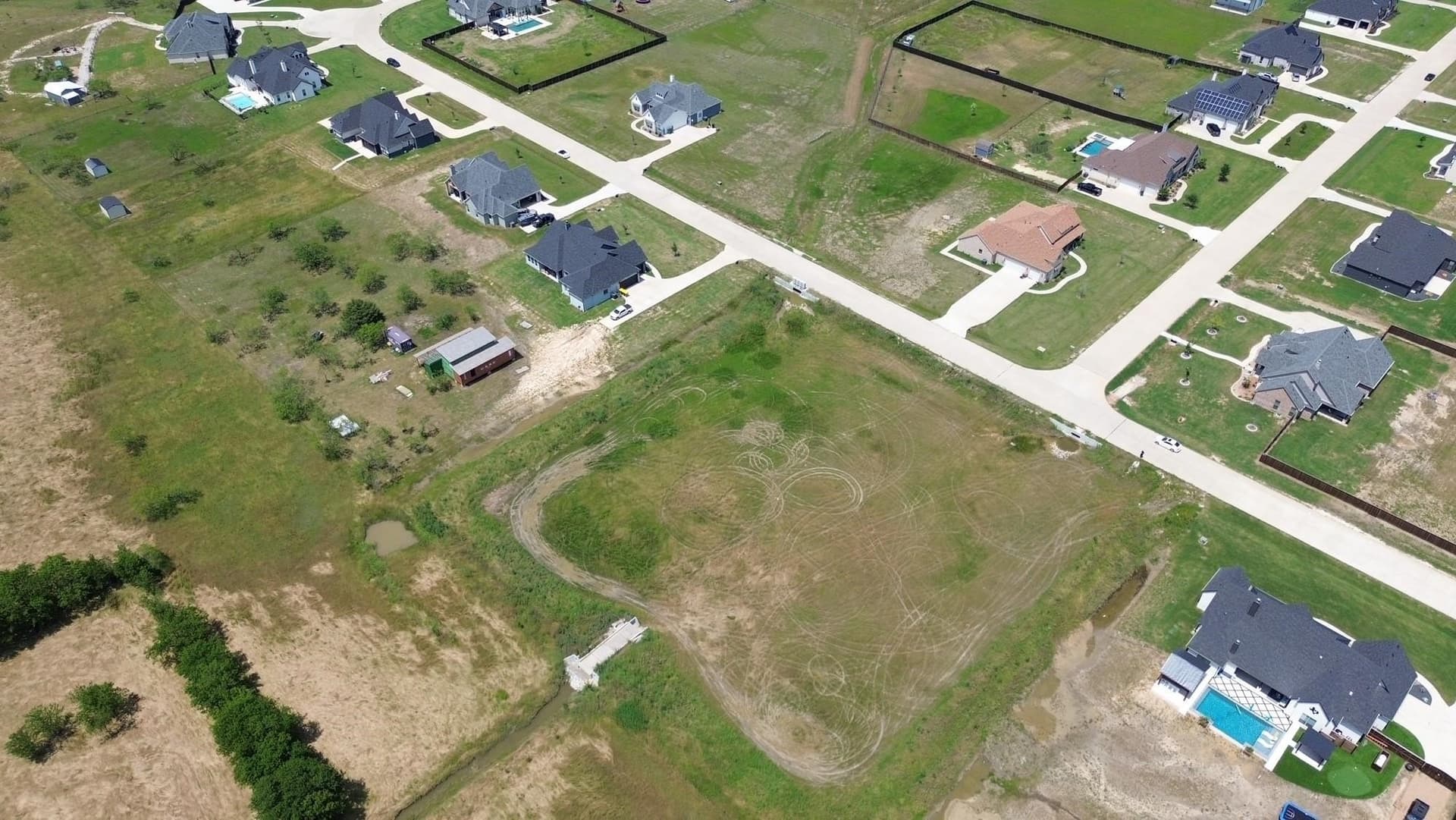 2.21 acres in Ellis County gallery image 2