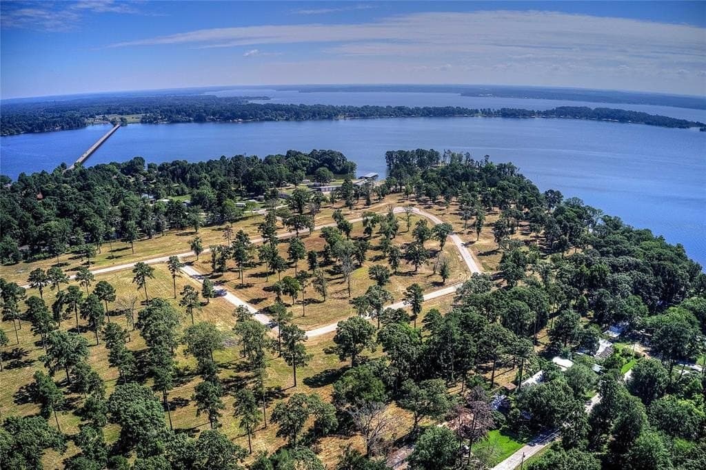 0.85 acres in Henderson County gallery image 3