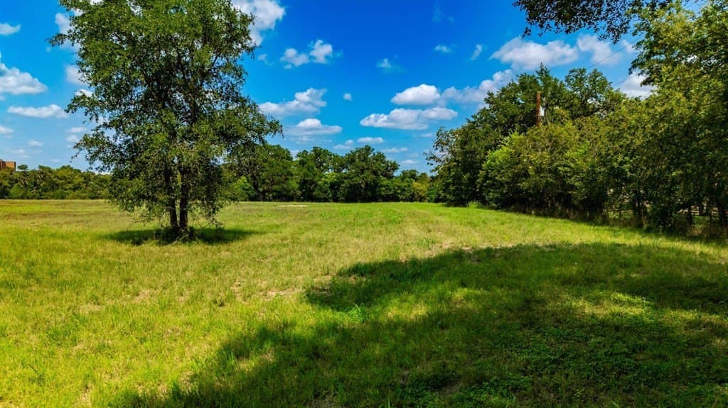 4.36 acres in Kerr County - photo 4