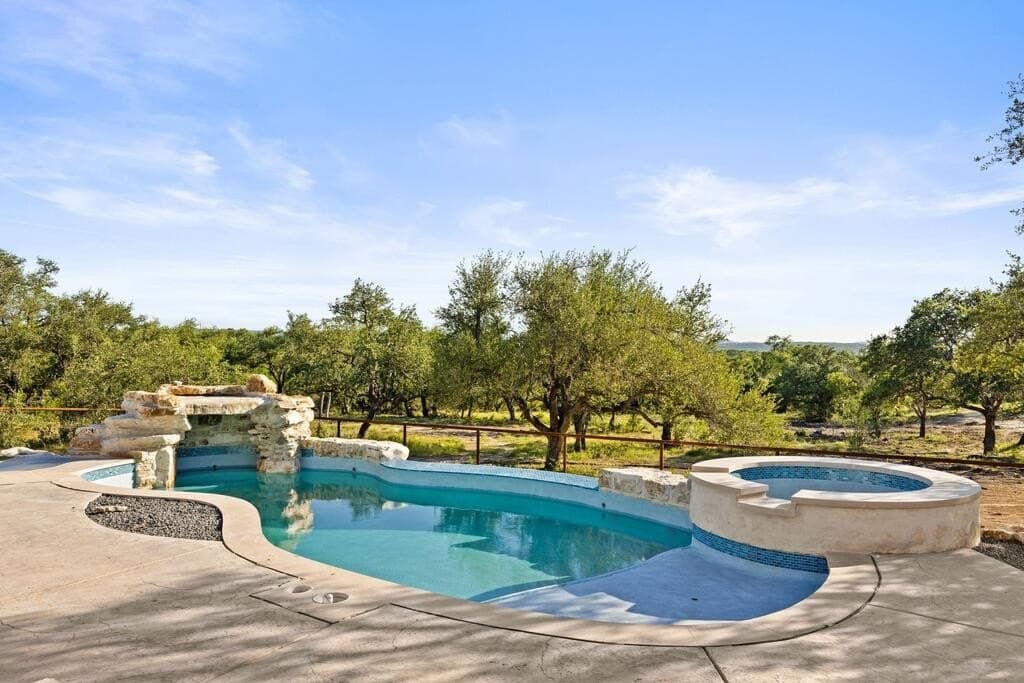 10 acres in Blanco County - photo 32