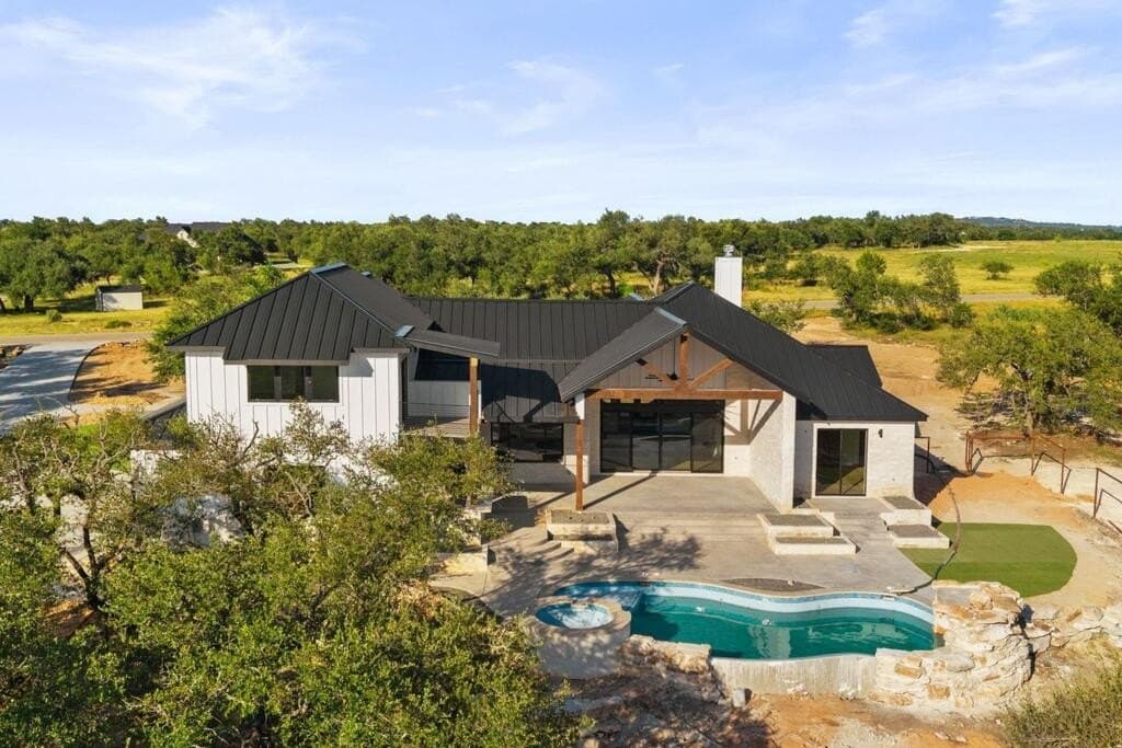 10 acres in Blanco County - photo 2