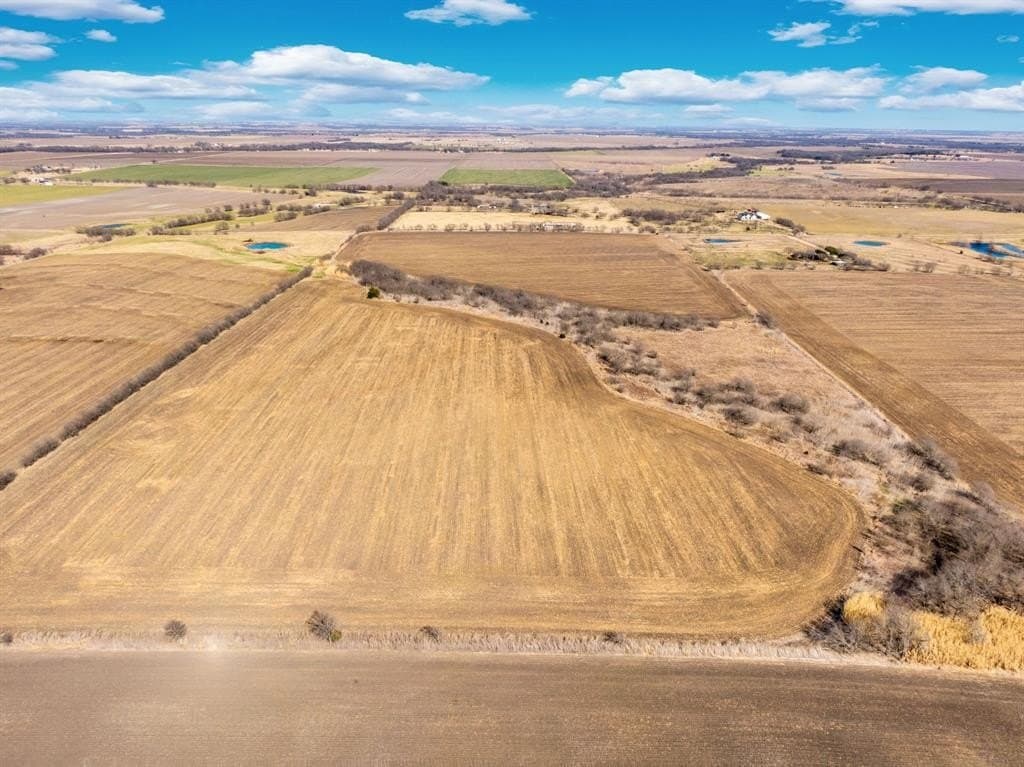 59.35 acres in Ellis County