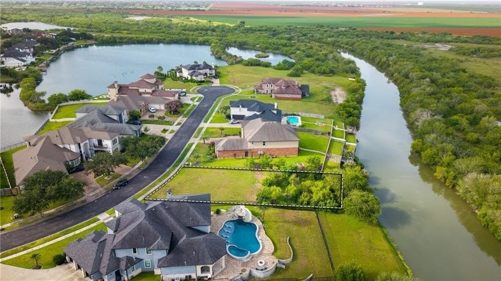 0.28 acres in Nueces County - photo 4