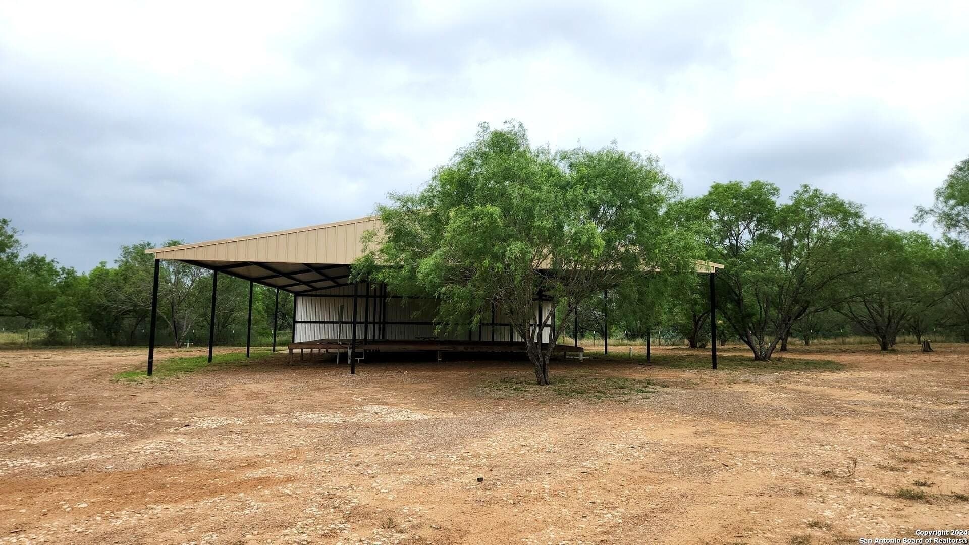 2 acres in Frio County gallery image 4