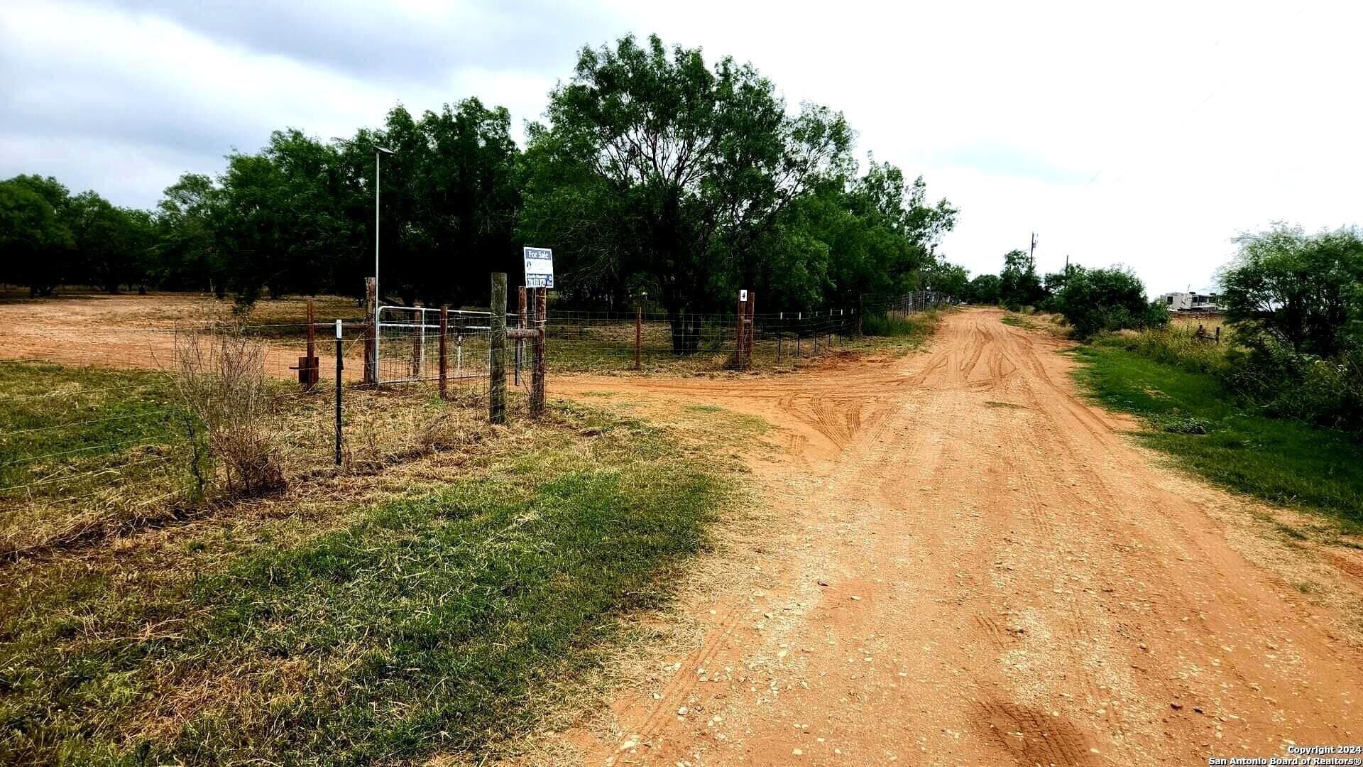 2 acres in Frio County - photo 14