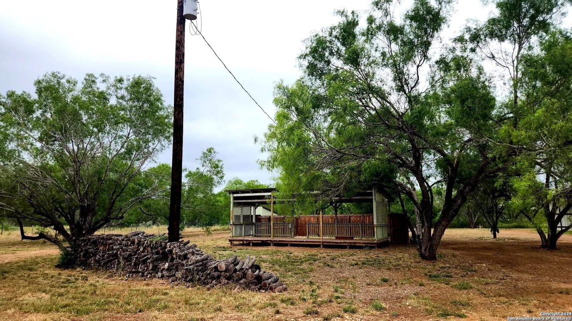 2 acres in Frio County - photo 10