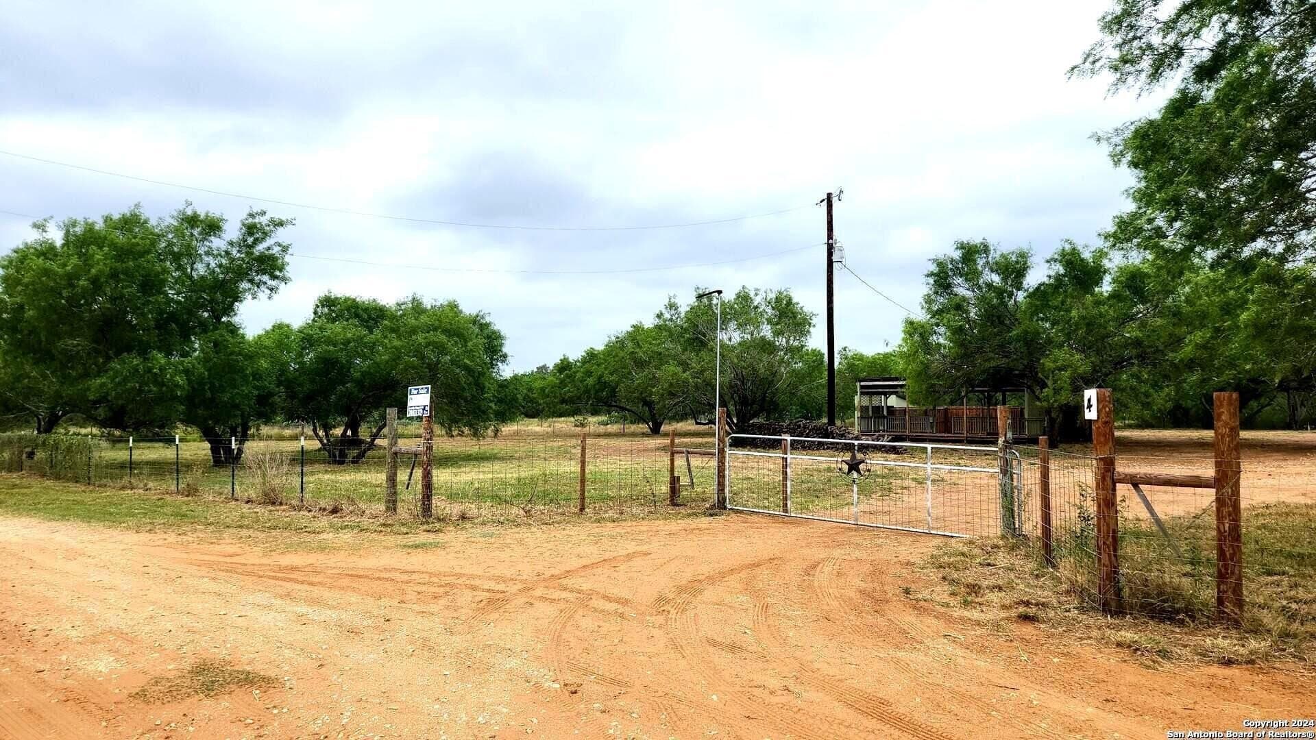 2 acres in Frio County - photo 15