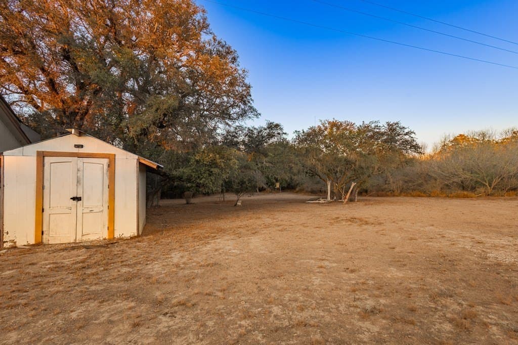 10 acres in Zavala County - photo 25