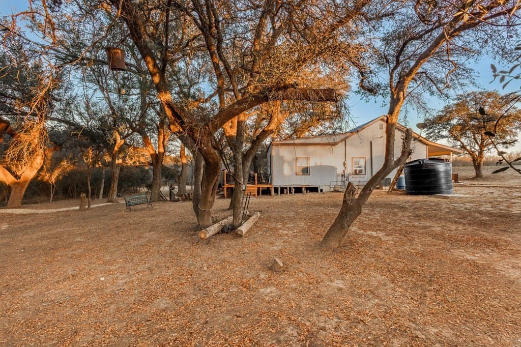 10 acres in Zavala County - photo 7