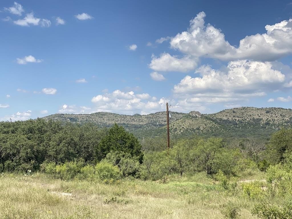 2.57 acres in Real County