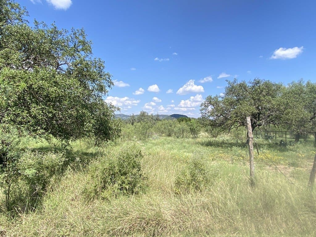 2.57 acres in Real County - photo 2