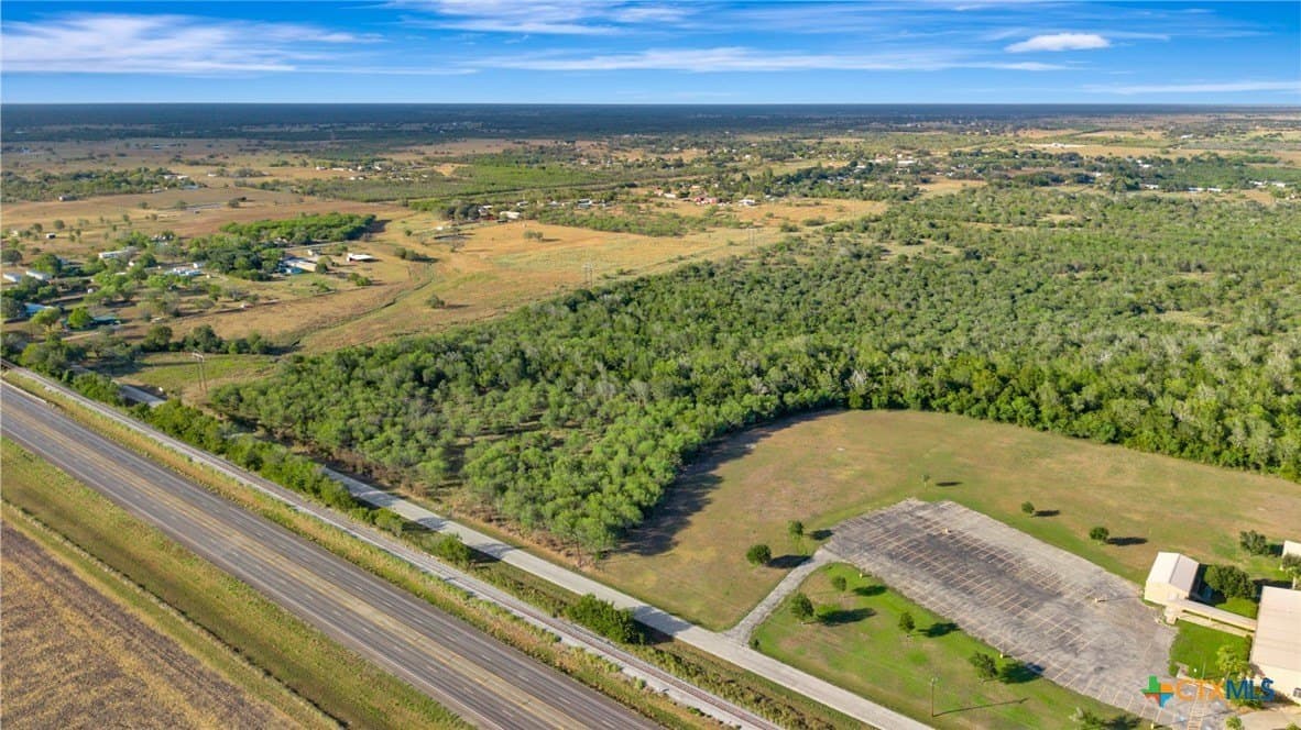 11.83 acres in Victoria County - photo 2