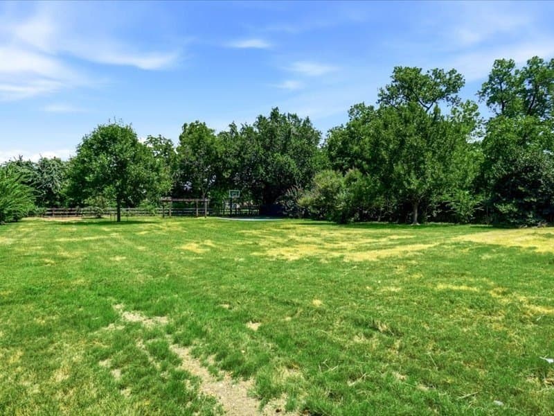 0.72 acres in Tarrant County - photo 2