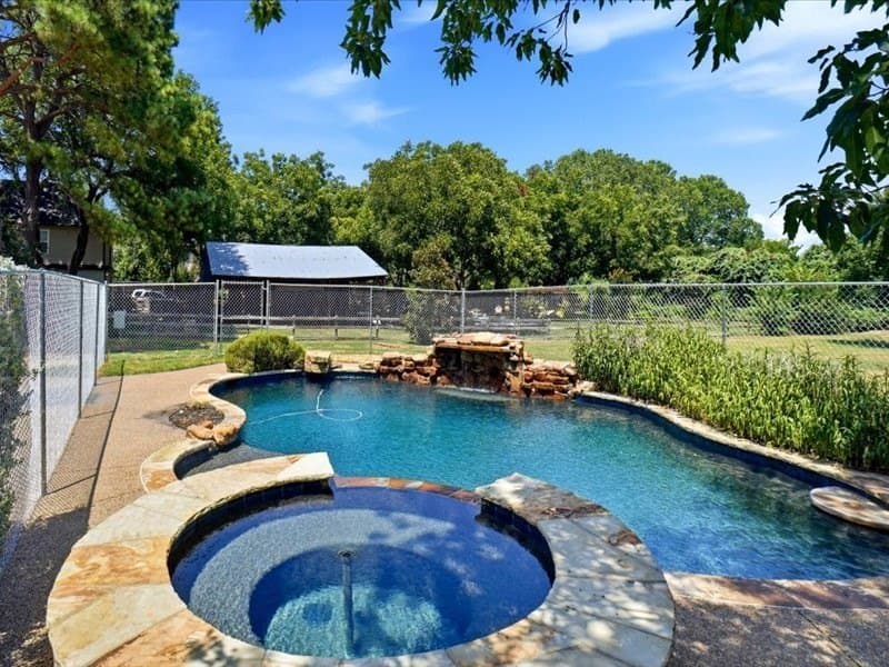 0.72 acres in Tarrant County - photo 3