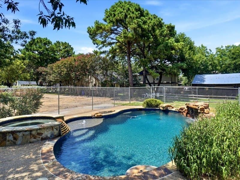 0.72 acres in Tarrant County - photo 4