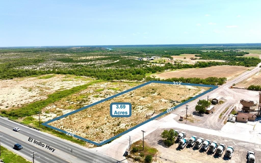 3.7 acres in Maverick County