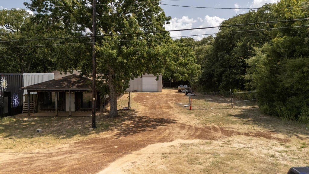9,999 acres in Henderson County - photo 32