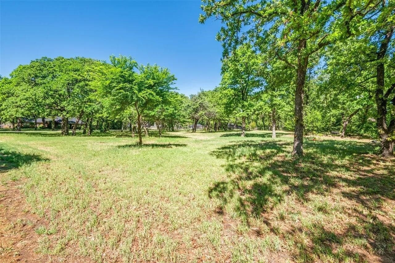 0.9 acres in Tarrant County - photo 2
