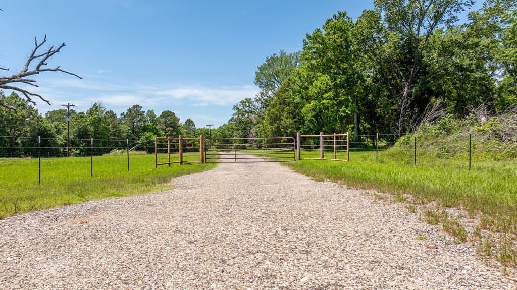 5.6 acres in ANDERSON County gallery image 3