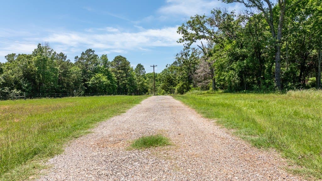 5.6 acres in ANDERSON County gallery image 4