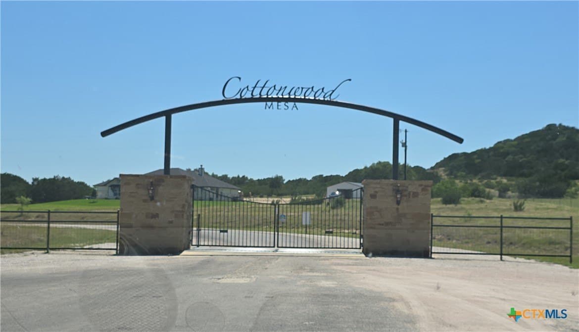 5.01 acres in Lampasas County