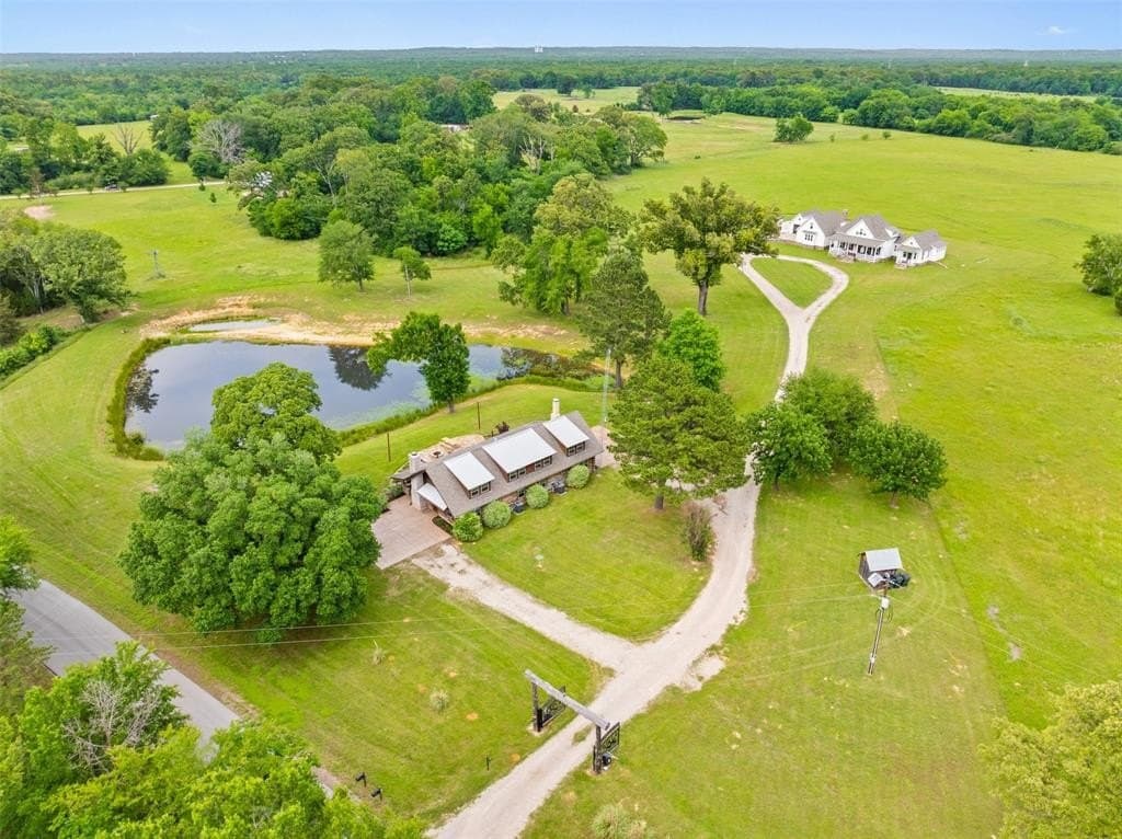 38 acres in Smith County gallery image 2