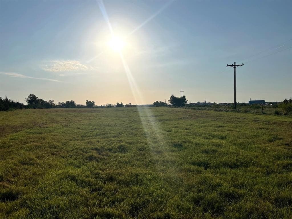 8 acres in Denton County gallery image 4