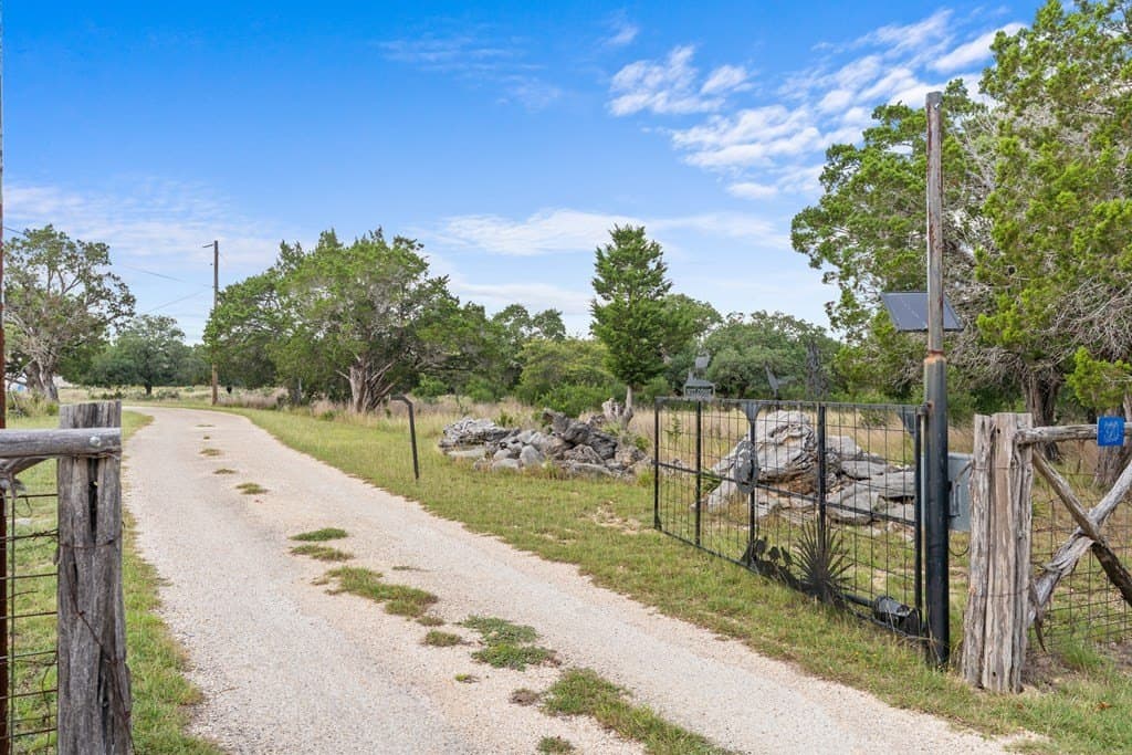 21.08 acres in Kerr County gallery image 3