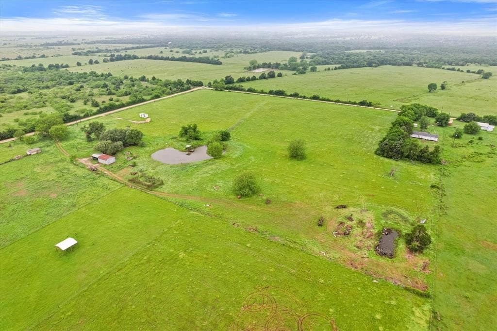 13.73 acres in Navarro County