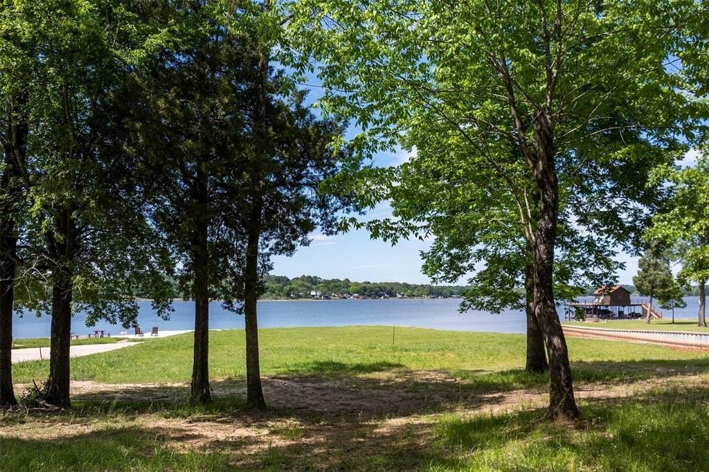 1.1 acres in Henderson County