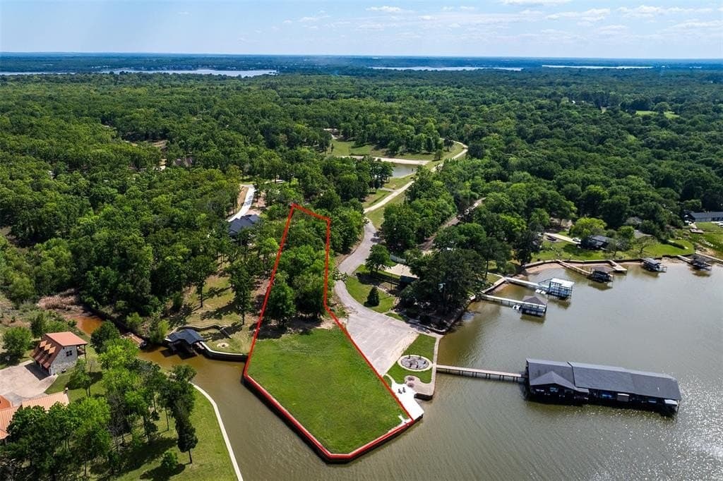 1.1 acres in Henderson County gallery image 2