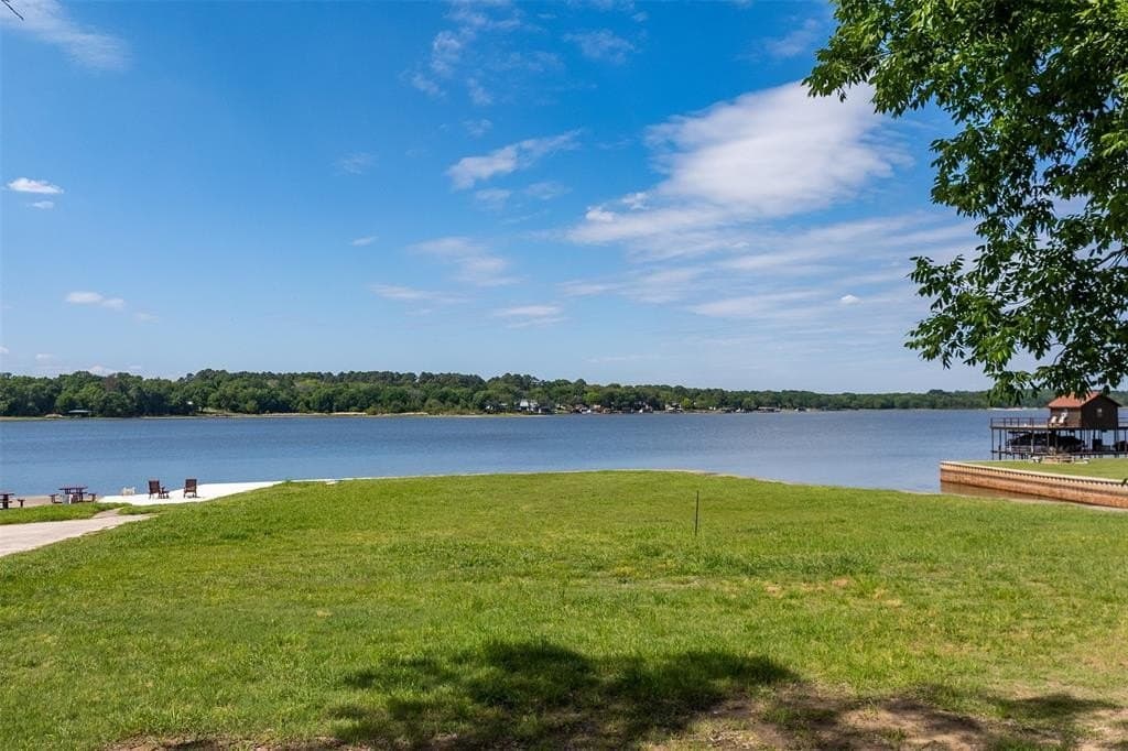 1.1 acres in Henderson County gallery image 4