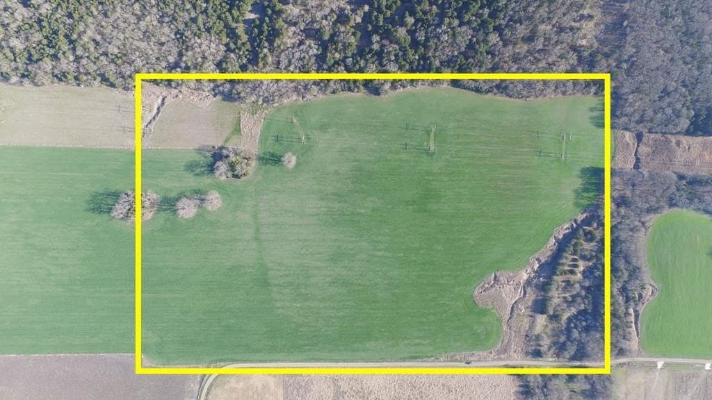 23.79 acres in Navarro County