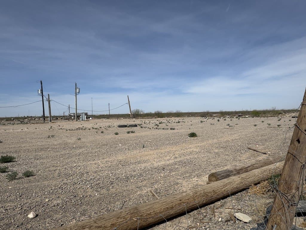 16.47 acres in Pecos County gallery image 2