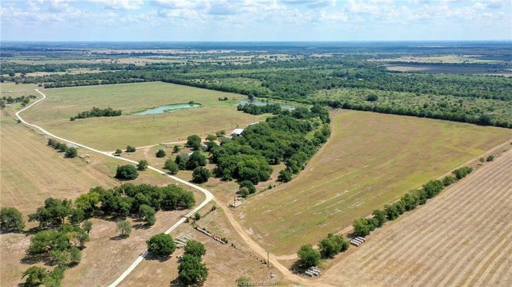 523.41 acres in Robertson County - photo 8