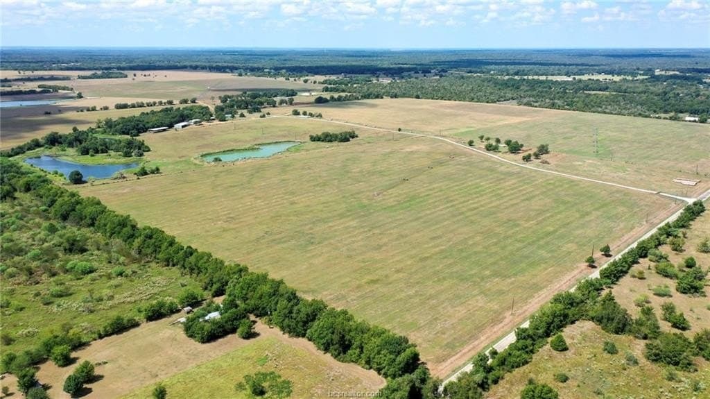 523.41 acres in Robertson County - photo 3