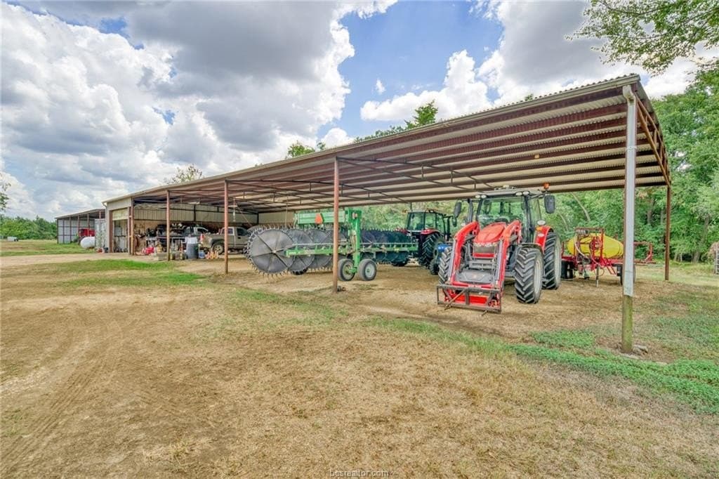 523.41 acres in Robertson County - photo 17
