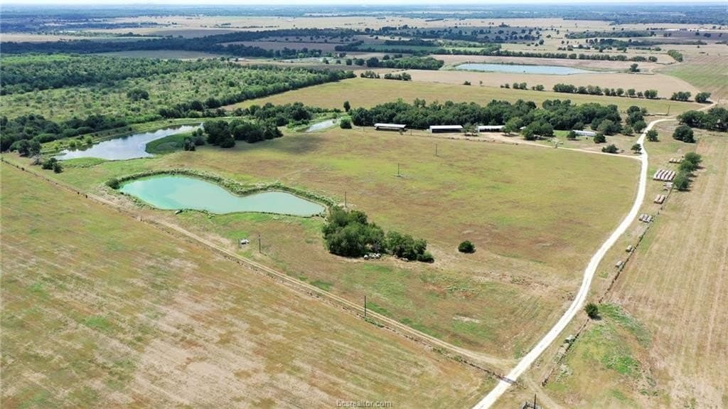 523.41 acres in Robertson County - photo 10
